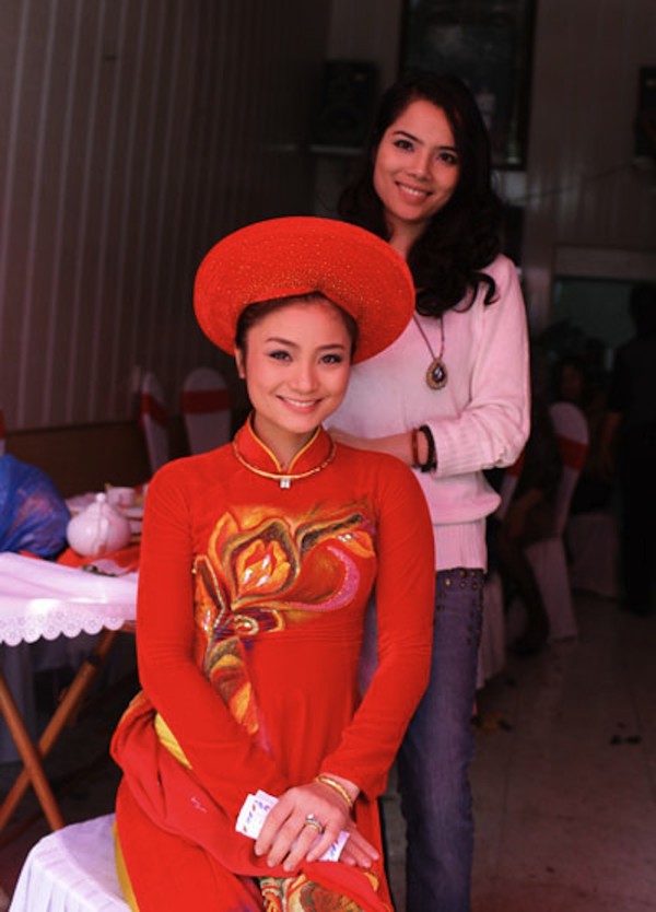 nhung-co-dau-cua-showbiz-viet-dien-ao-dai-trong-ngay-cuoi-hoi-18