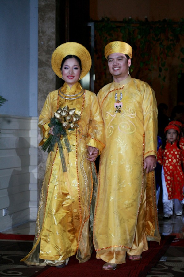 nhung-co-dau-cua-showbiz-viet-dien-ao-dai-trong-ngay-cuoi-hoi-28