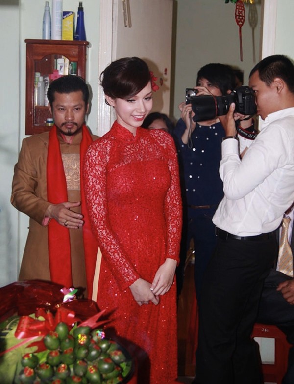 nhung-co-dau-cua-showbiz-viet-dien-ao-dai-trong-ngay-cuoi-hoi-6