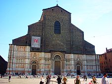 nhung-dieu-ban-can-biet-khi-den-bologna-italia--1