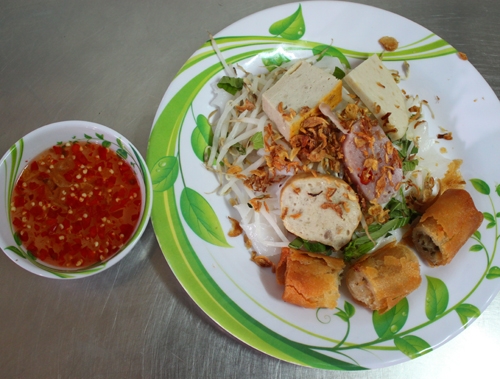 nhung-hang-banh-cuon-banh-uot-ngon-o-sai-gon-4