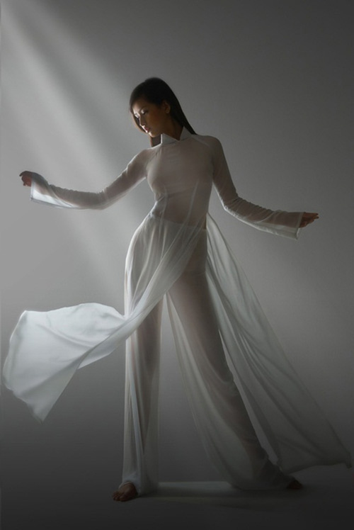 nhung-ta-ao-dai-bong-mat-cua-sao-viet-5