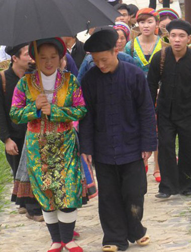 phong-tuc-cuoi-hoi-doc-dao-cua-nguoi-hmong-2