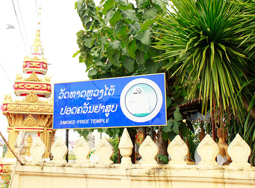 sac-vang-tuyet-dep-o-pha-that-luang-16