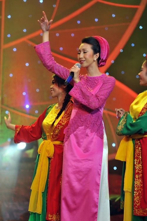 sao-viet-xung-xinh-ao-dai-chao-xuan-2013-26