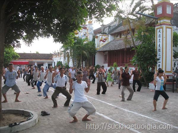 tap-luyen-the-thao-voi-nguoi-cao-tuoi-1