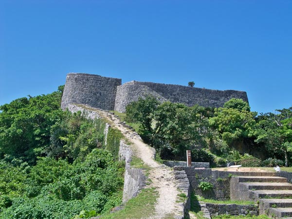 tham-5-lau-dai-co-kinh-o-okinawa-3