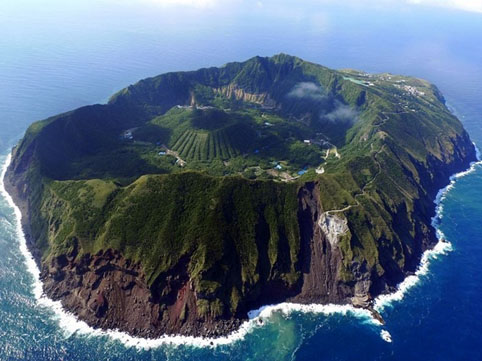 tham-hiem-dao-nui-lua-aogashima-nhat-ban-1