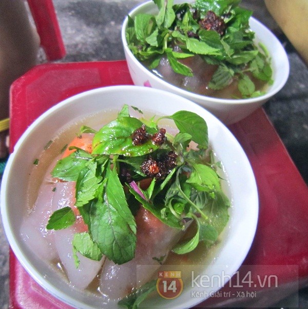 thuong-thuc-banh-bot-loc-gia-truyen-cuc-ngon-pho-hong-mai-ha-noi-3