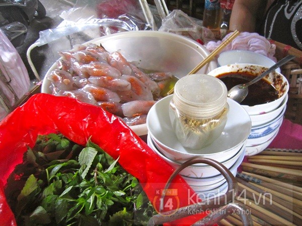 thuong-thuc-banh-bot-loc-gia-truyen-cuc-ngon-pho-hong-mai-ha-noi-5