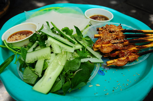 thuong-thuc-bun-cuon-thit-nuong-hoi-an-1