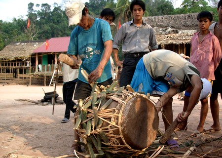 toc-nguoi-ma-coong-va-le-hoi-dap-trong-ram-thang-gieng-1