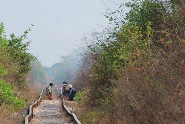 trai-nghiem-di-chuyen-bang-tau-tre-o-campuchia-12