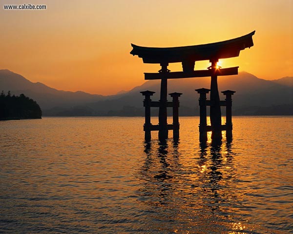 van-hoa-nhat-qua-canh-cong-thien-torii-4