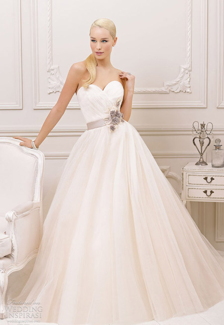 vay-cuoi-co-dien-divina-sposa-1