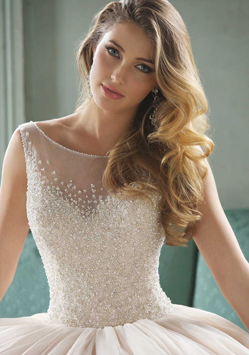 vay-cuoi-hang-trung-cua-allure-bridals-1