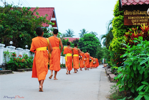 ve-dep-binh-yen-cua-co-do-luang-prabang-1