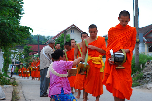 ve-dep-binh-yen-cua-co-do-luang-prabang-2