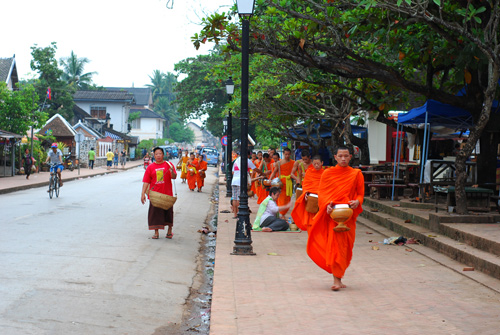 ve-dep-binh-yen-cua-co-do-luang-prabang-3