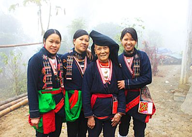 ve-hoa-binh-don-tet-som-cung-nguoi-dao-1