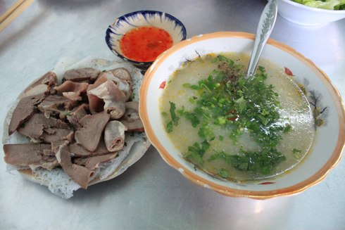 ve-pleiku-an-chao-long-banh-hoi-1