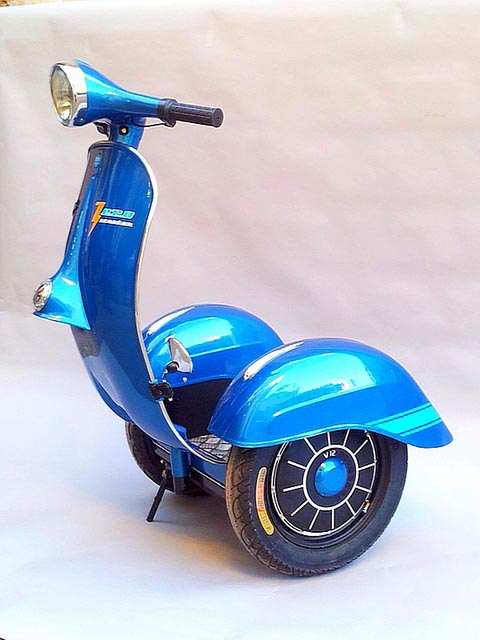 xe-dien-tu-hanh-doc-dao-cua-vespa-2