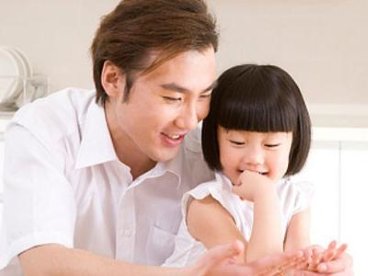 Giúp bạn 6 việc làm của cha mẹ giúp trẻ tự tin hơn