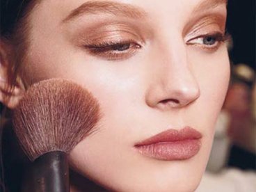 Giúp bạn 8 mẹo make up cho một làn da hoàn hảo