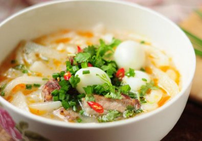 Giúp bạn Bánh canh trứng cút đổi món cuối tuần