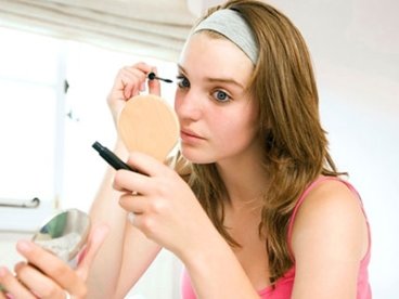 Giúp bạn Bí quyết chải mascara cho mi cong và dày