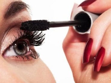 Giúp bạn Bí quyết 'chơi' mascara màu sắc