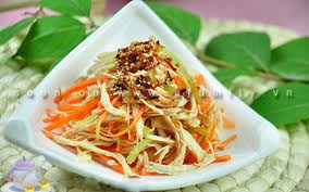 Giúp bạn Cách chế biến món Salad gà chua ngọt?