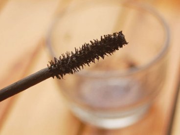 Giúp bạn Cách chế mascara đủ màu với phấn mắt