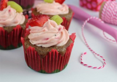 Giúp bạn Cách làm cupcake dâu tây kiwi cực dễ thương