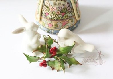 Giúp bạn Cách làm holly từ gumpaste trang trí phòng khách Giáng sinh