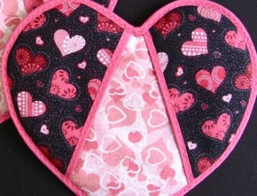 Giúp bạn Cách làm lót nồi trái tim để căn bếp mang không khí valentine