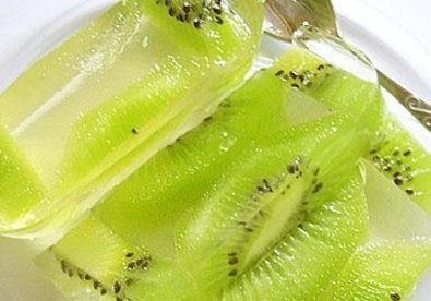 Giúp bạn Cách làm thạch kiwi mang mùa xuân trở lại