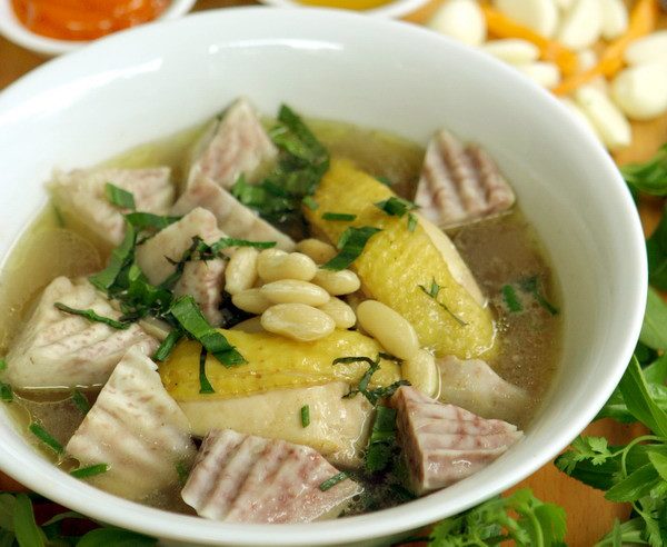 Giúp bạn Canh gà nấu khoai môn