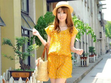 Giúp bạn Chọn jumpsuit năng động cho ngày hè