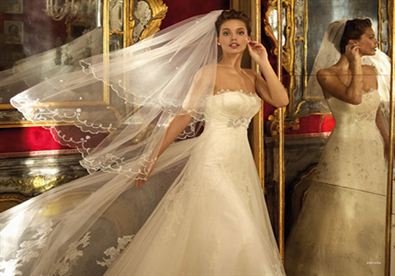 Giúp bạn Cô dâu đằm thắm nhờ váy Pronovias