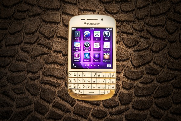 Giúp bạn có phải BlackBerry Q10 phiên bản 24K Full Gold đầu tiên tại Việt Nam?