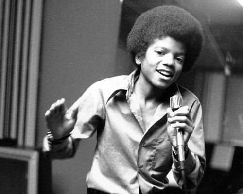 Giúp bạn Có phải Michael Jackson đặt mục tiêu thành công năm 21 tuổi?