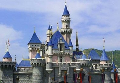 Giúp bạn Đến công viên Disneyland tìm về tuổi thơ