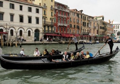 Giúp bạn Đến thành phố sông nước Venice không khói xe