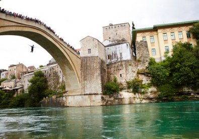 Giúp bạn Dịch vụ nhảy cầu 'mua vui' ở Bosnia