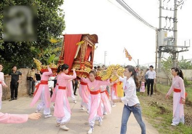 Giúp bạn Độc đáo trinh nữ rước kiệu xoay hội làng Thổ Khối