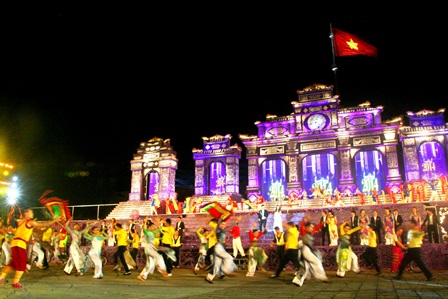 Giúp bạn Festival Huế 2014 có điểm thu hút đặc biệt nào?