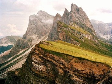 Giúp bạn Hoàng hôn trên đỉnh núi tuyết Dolomites