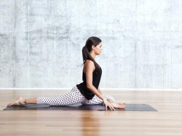 Giúp bạn Hướng dẫn 3 động tác yoga giữ dáng cho người mới tập