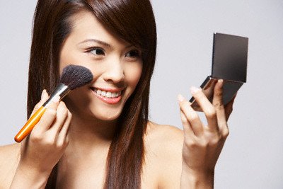 Giúp bạn Hướng dẫn cách trang điểm giúp bạn luôn trẻ trung